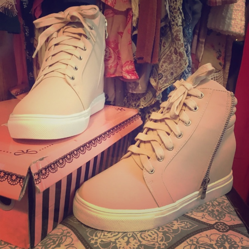 Heeled sneakers